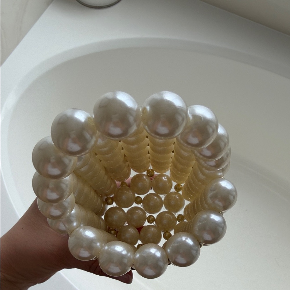 Elegant Pearl Beaded Handbag - Picture 2 of 3